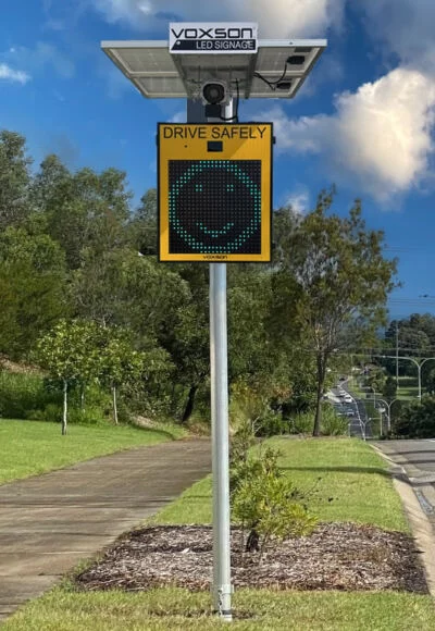 radar-speed-signs-ANPR-on-post-400×580 (1) outdoor digital signage Australia